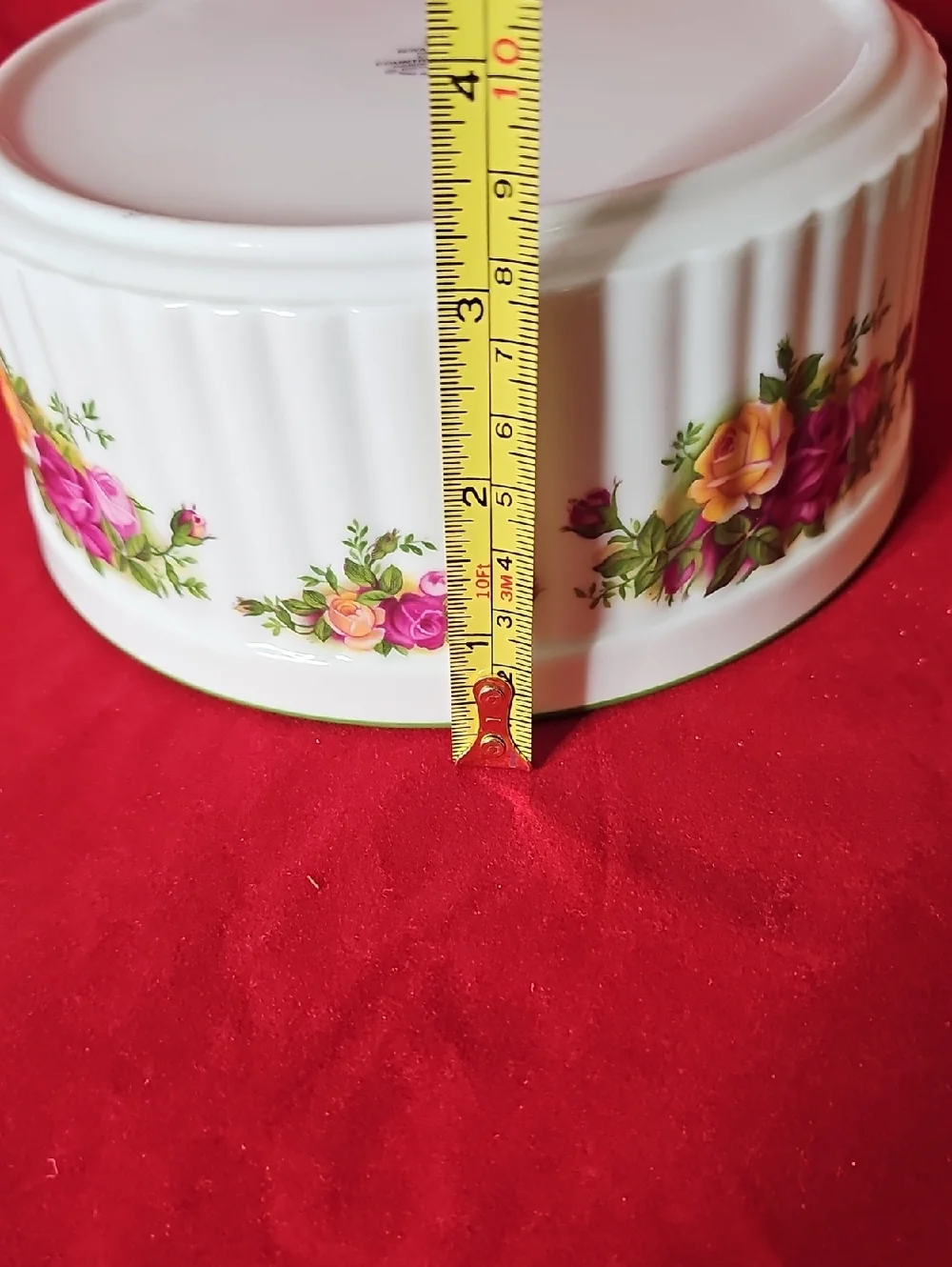 Royal Albert White Country Bakeware Piece with Floral Print